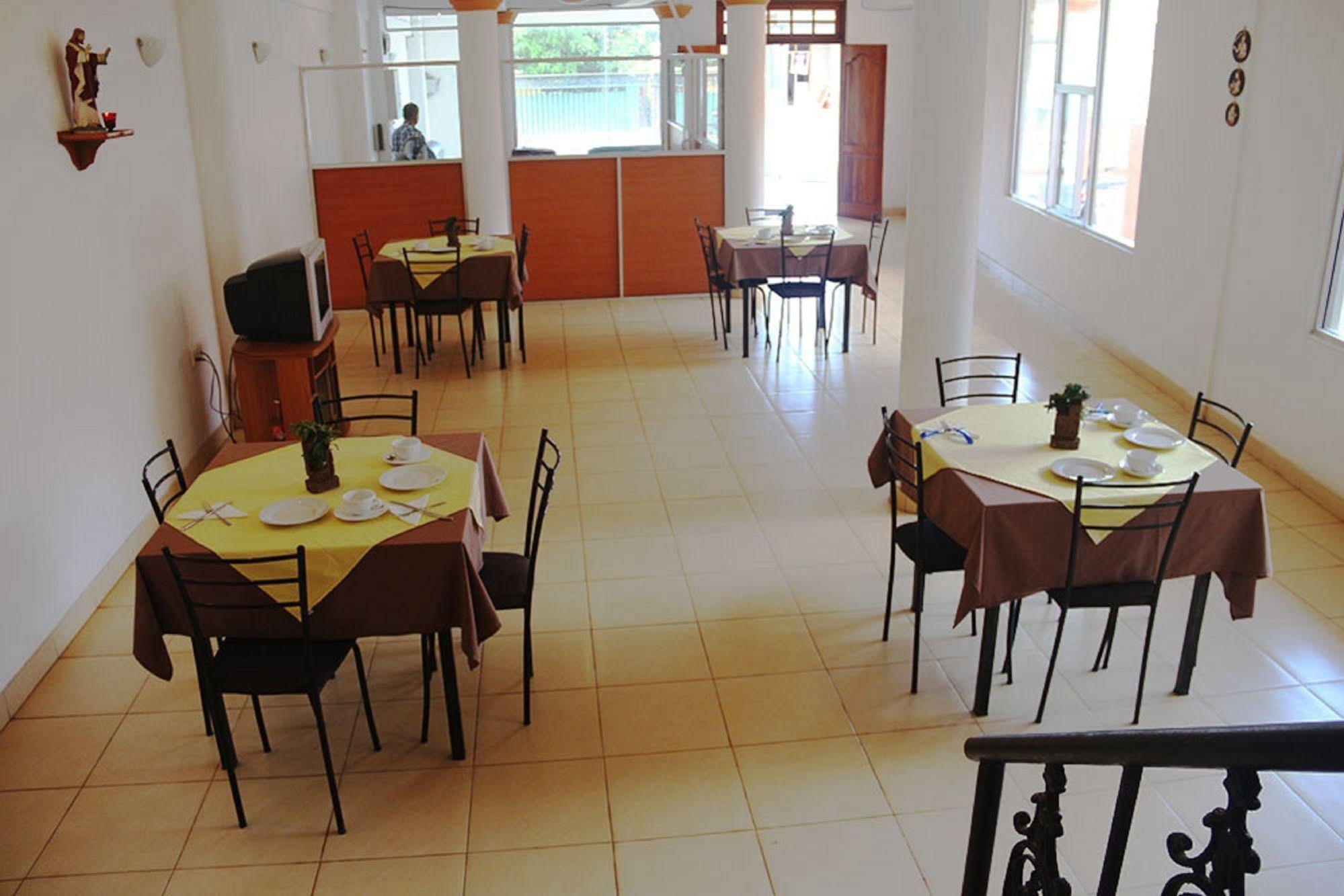 Hotel Red Rose Negombo Exterior foto