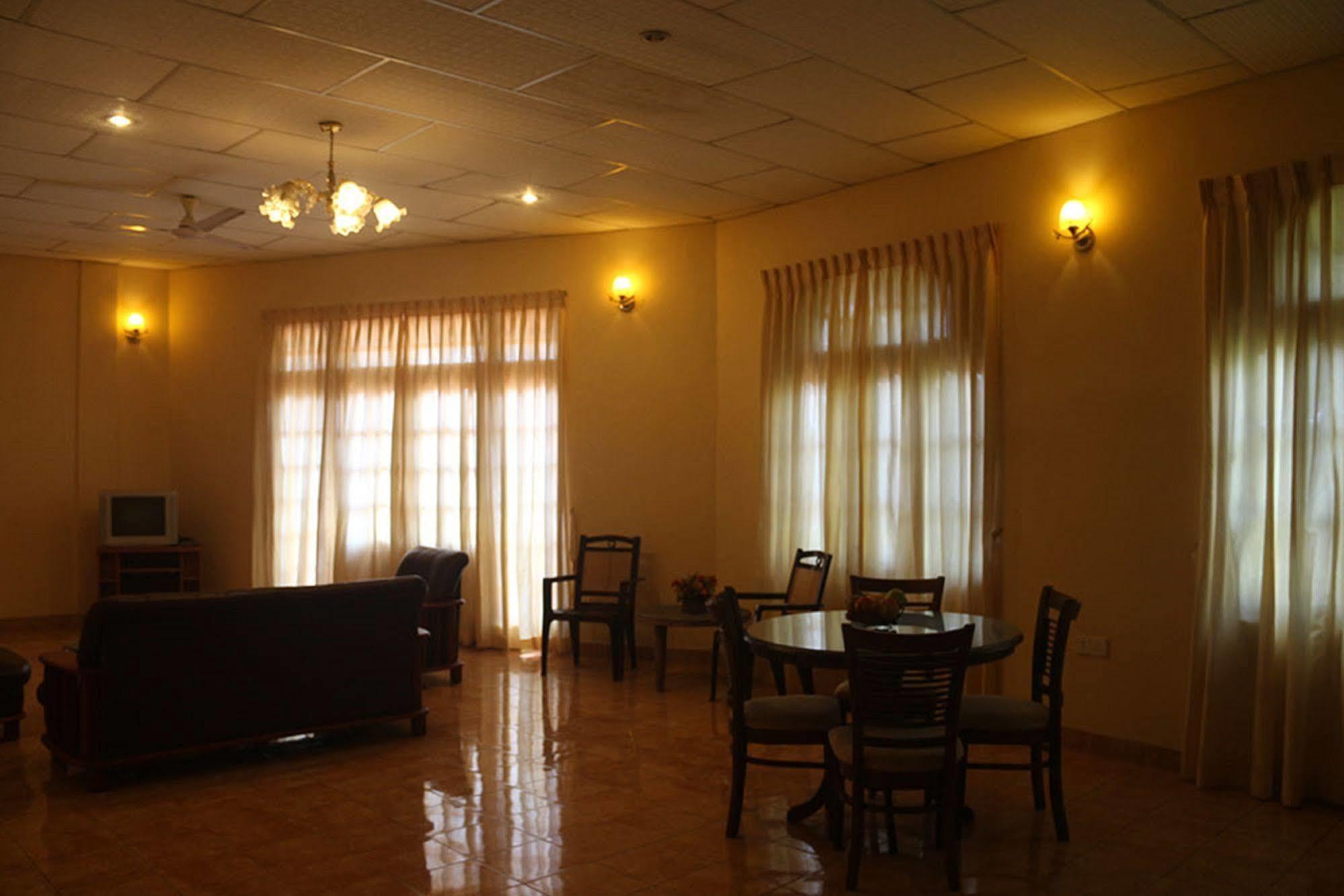 Hotel Red Rose Negombo Exterior foto
