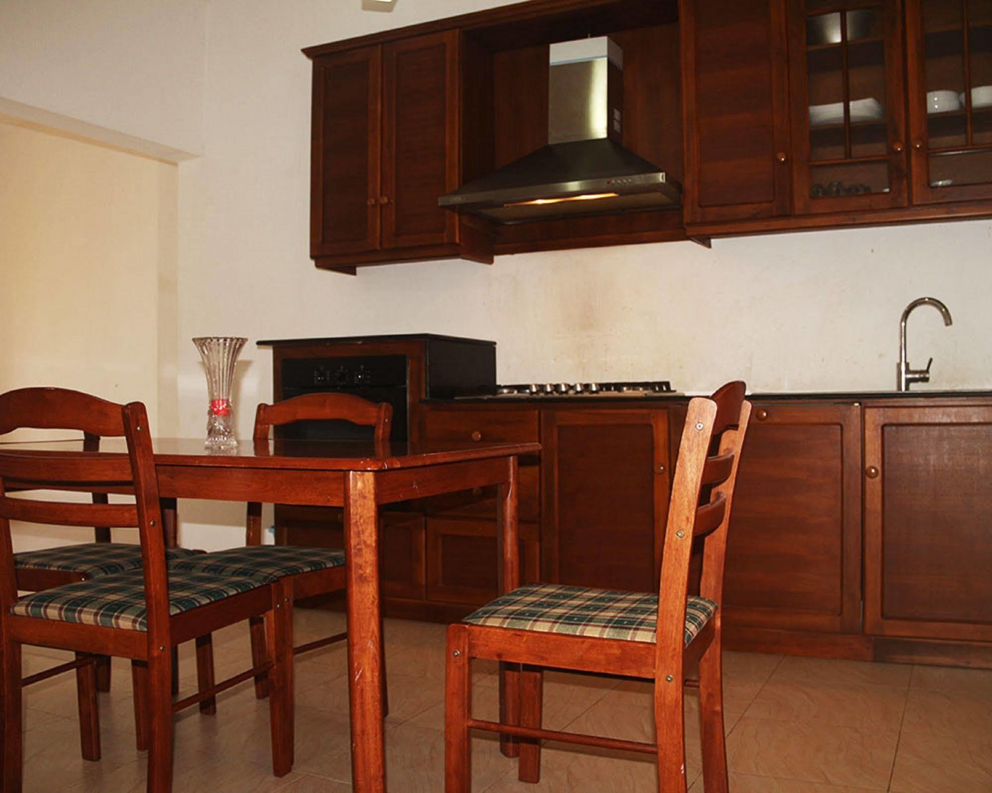 Hotel Red Rose Negombo Exterior foto