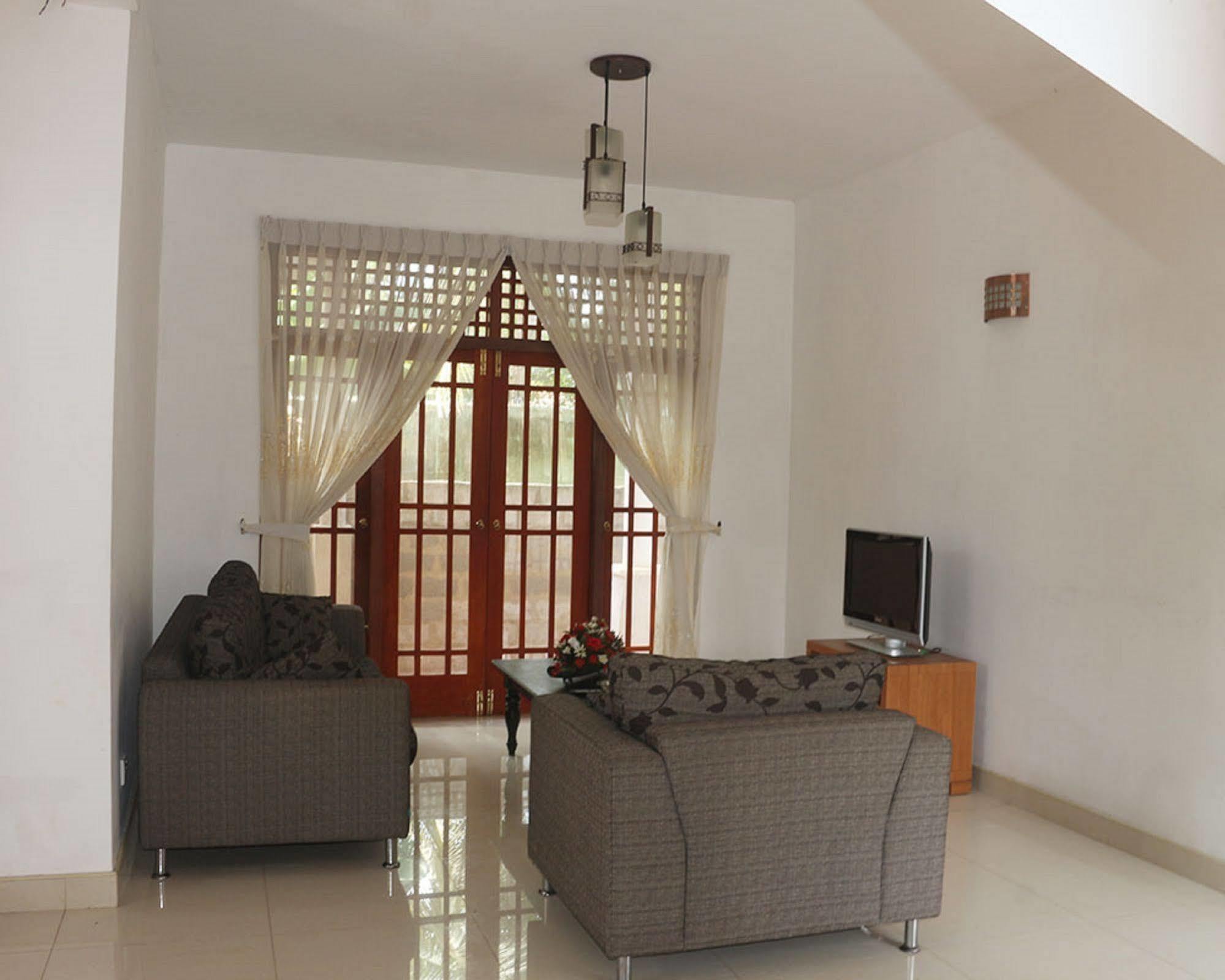 Hotel Red Rose Negombo Exterior foto